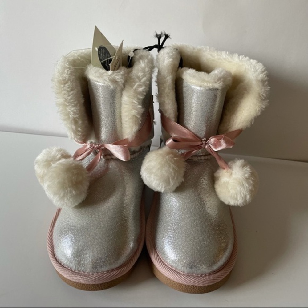 🌟Host Pick🌟 Silver Pom Pom Boots Girls Size 11